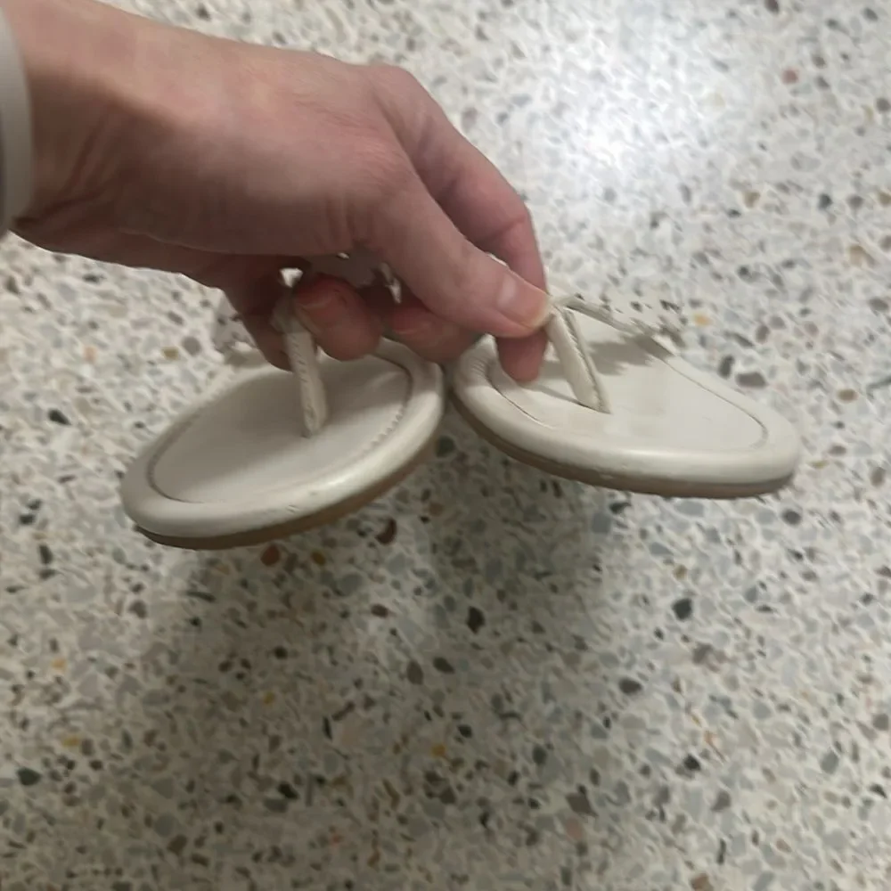 Kate Spade white daisy field sandal flip flop thong 7